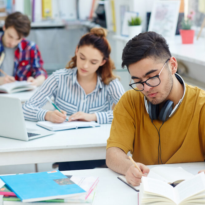 How Can SAT Exam Coaching in Sharjah Help Students Achieve Higher Scores?